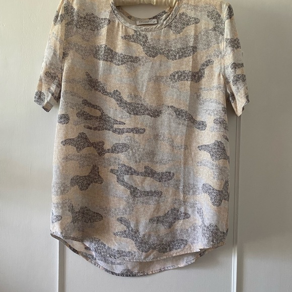 Equipment silk camo (lace pattern) top. Real luxe. - Picture 2 of 3